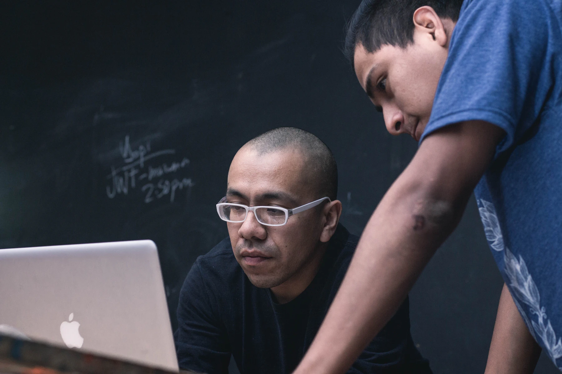 A mentor and a learner looking at a laptop together